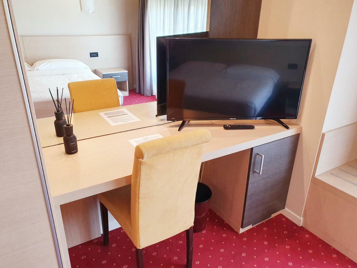 Hotel Ristorante Al Giardinetto Colle Umberto  Dış mekan fotoğraf