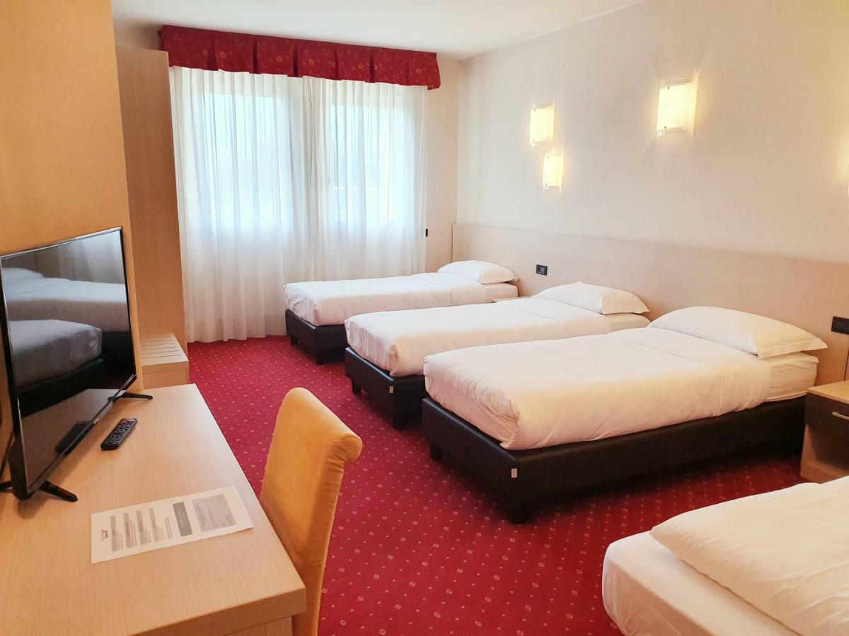 Hotel Ristorante Al Giardinetto Colle Umberto  Dış mekan fotoğraf