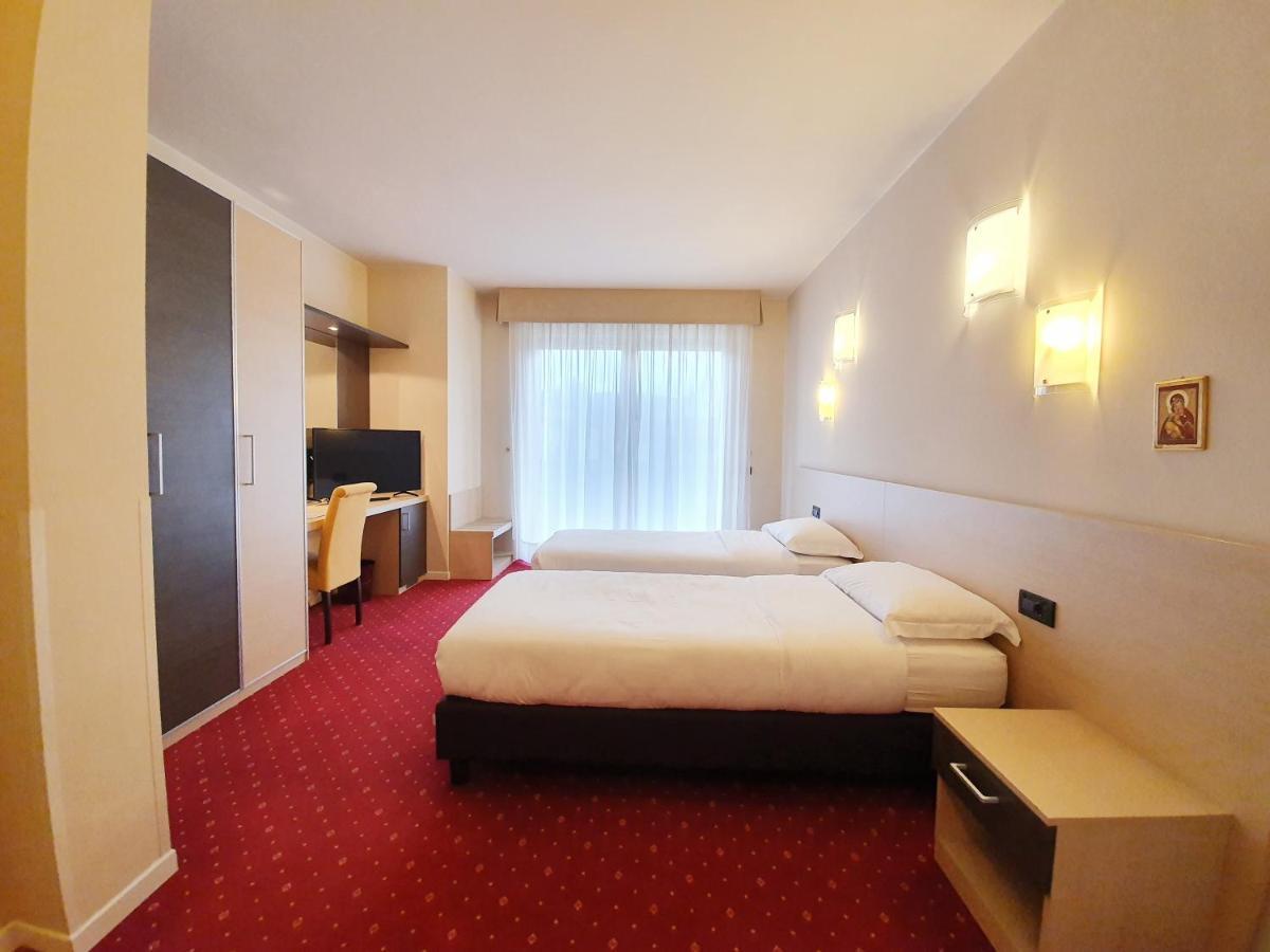 Hotel Ristorante Al Giardinetto Colle Umberto  Dış mekan fotoğraf